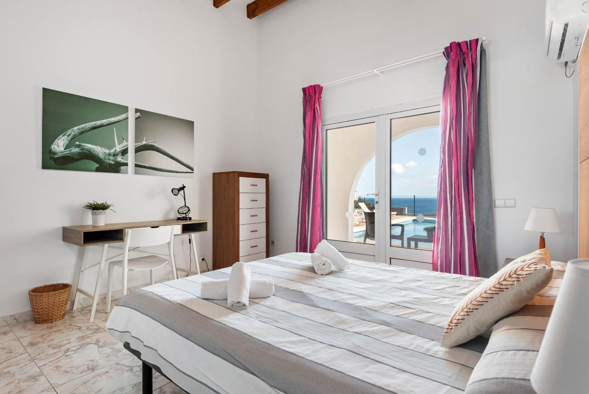Villa Panorama Cala En Porter  Rum bild