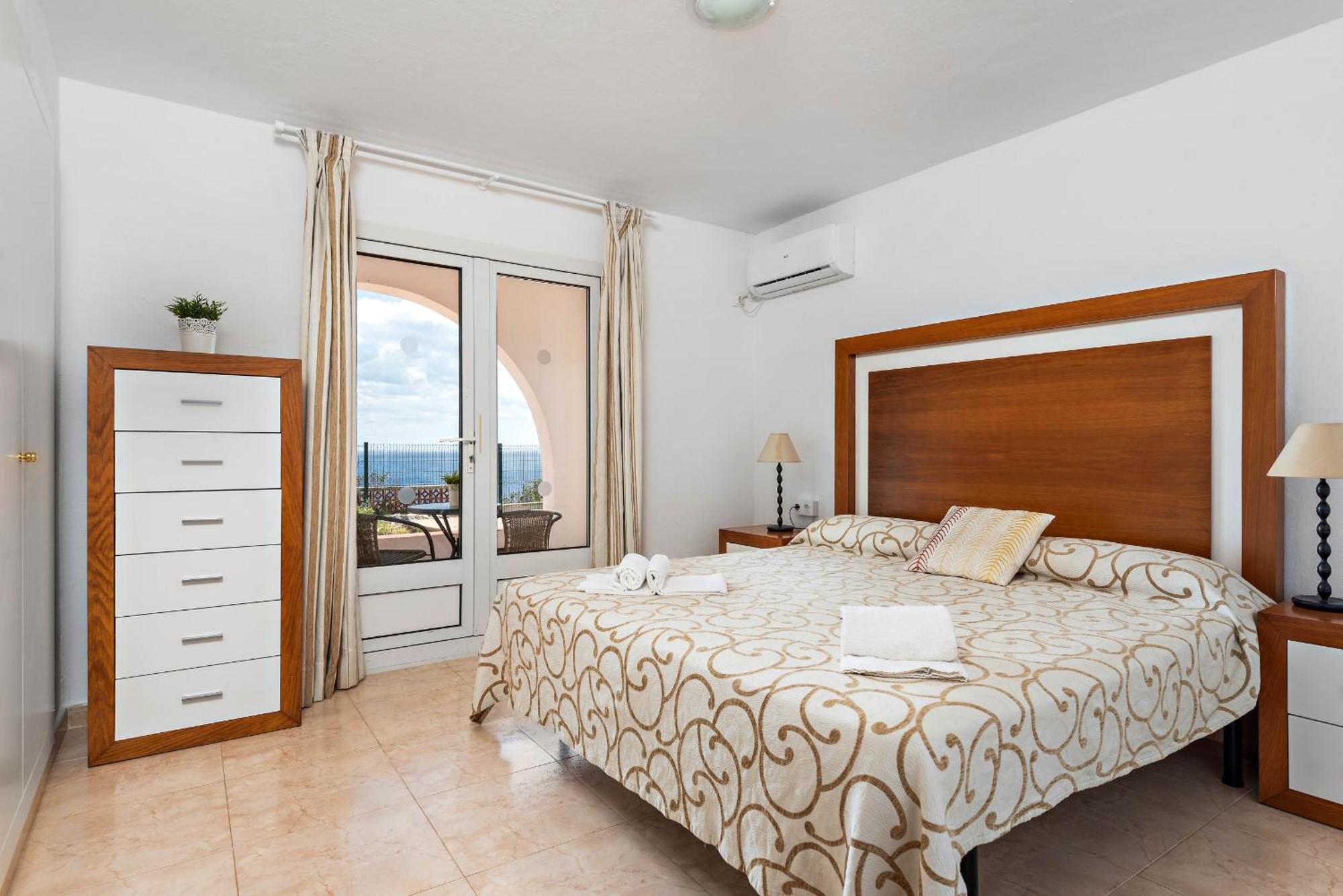 Villa Panorama Cala En Porter  Rum bild